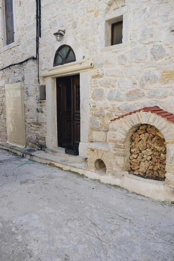 Yi Artistry 1-Bedroom Medieval Holiday House Kalamoti Luaran gambar