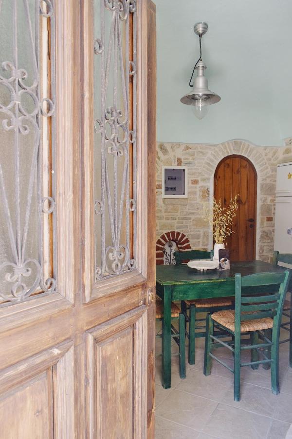 Yi Artistry 1-Bedroom Medieval Holiday House Kalamoti Luaran gambar