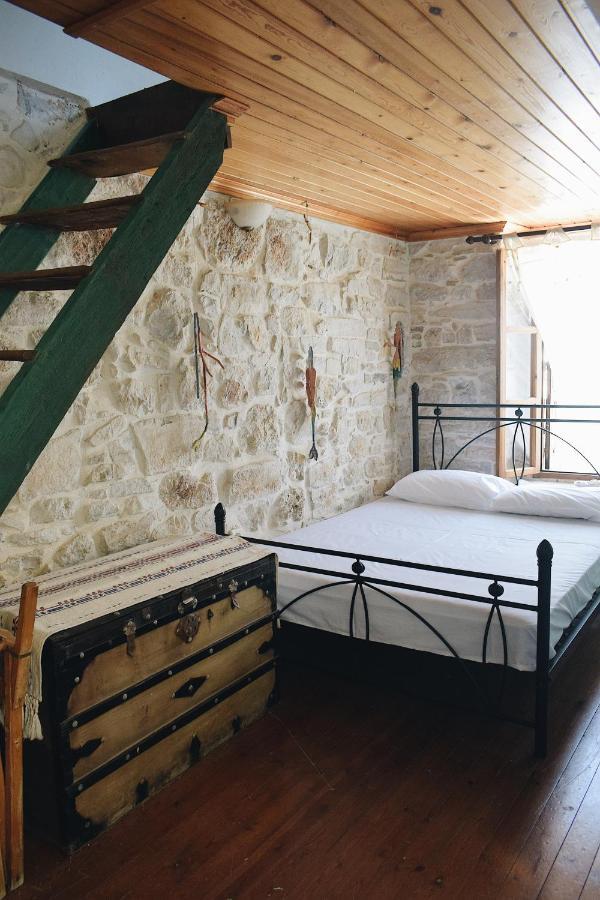 Yi Artistry 1-Bedroom Medieval Holiday House Kalamoti Luaran gambar