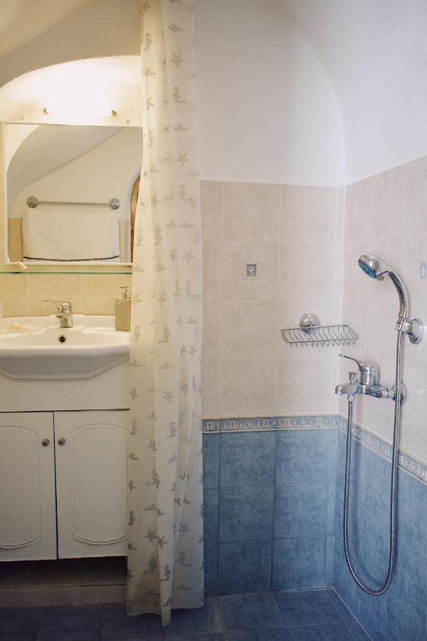 Yi Artistry 1-Bedroom Medieval Holiday House Kalamoti Luaran gambar