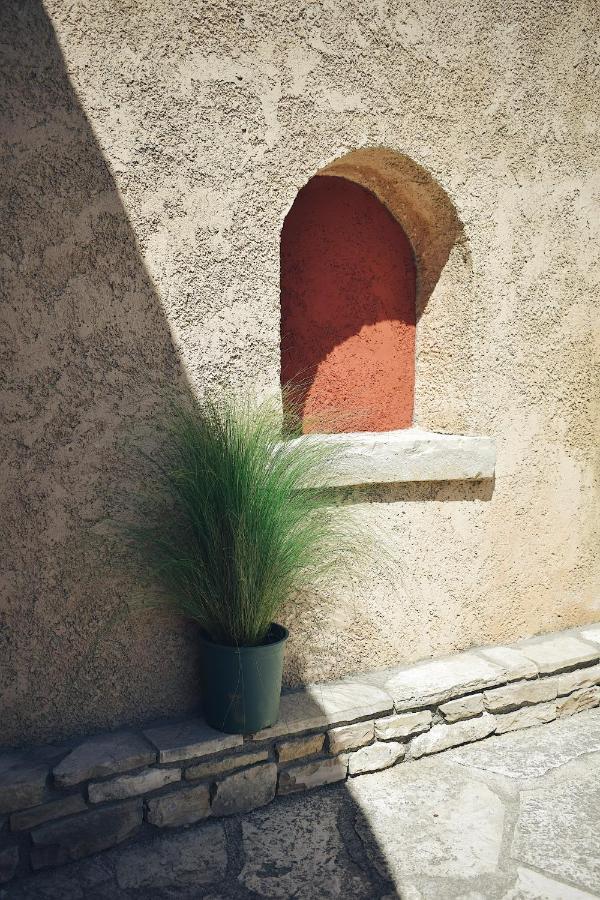 Yi Artistry 1-Bedroom Medieval Holiday House Kalamoti Luaran gambar