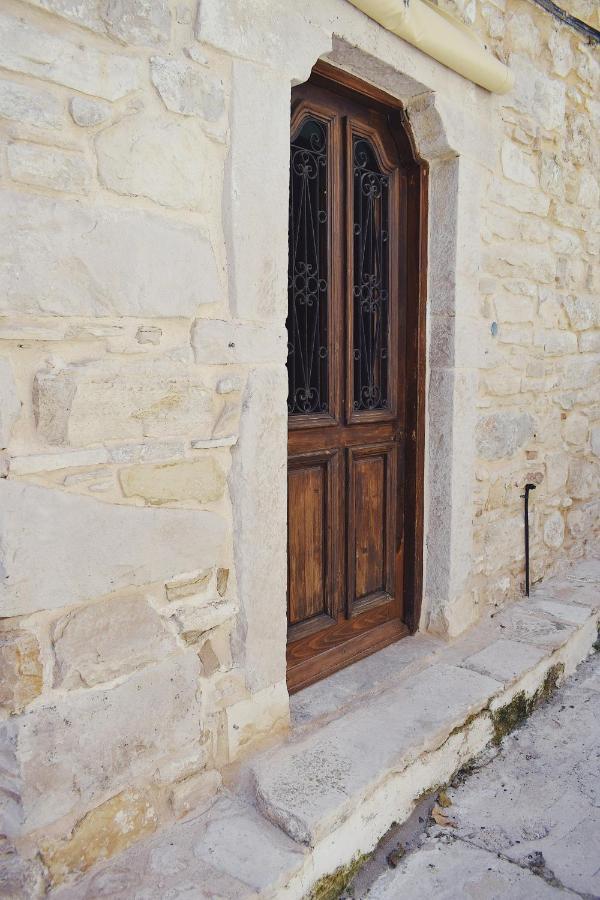 Yi Artistry 1-Bedroom Medieval Holiday House Kalamoti Luaran gambar