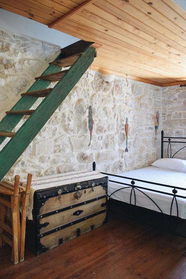 Yi Artistry 1-Bedroom Medieval Holiday House Kalamoti Luaran gambar